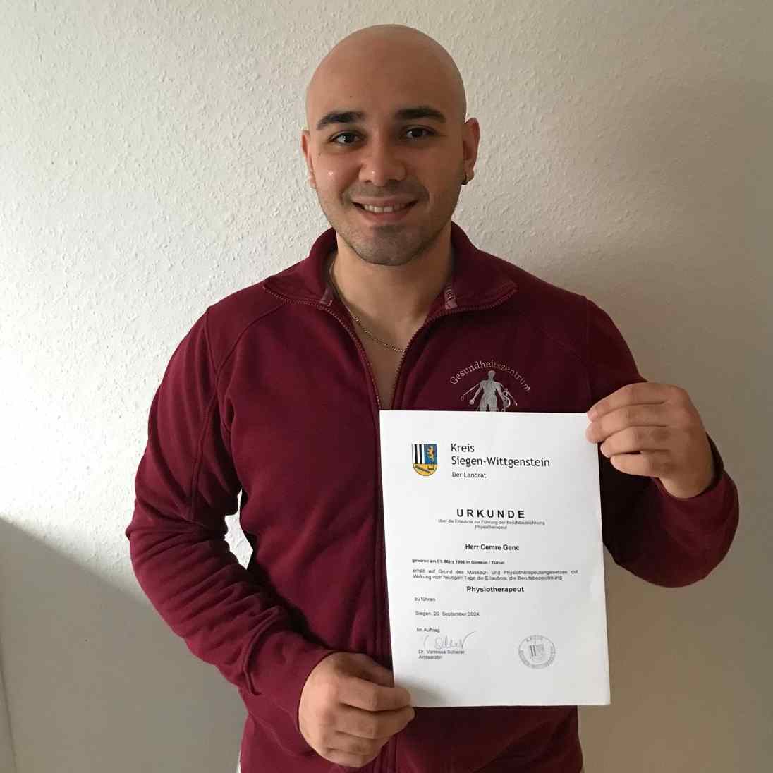 Physiotherapeut im Portrait (Symbolbild)